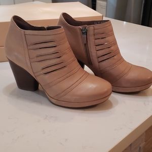 Dansko leather shoes size 37 or 7 US